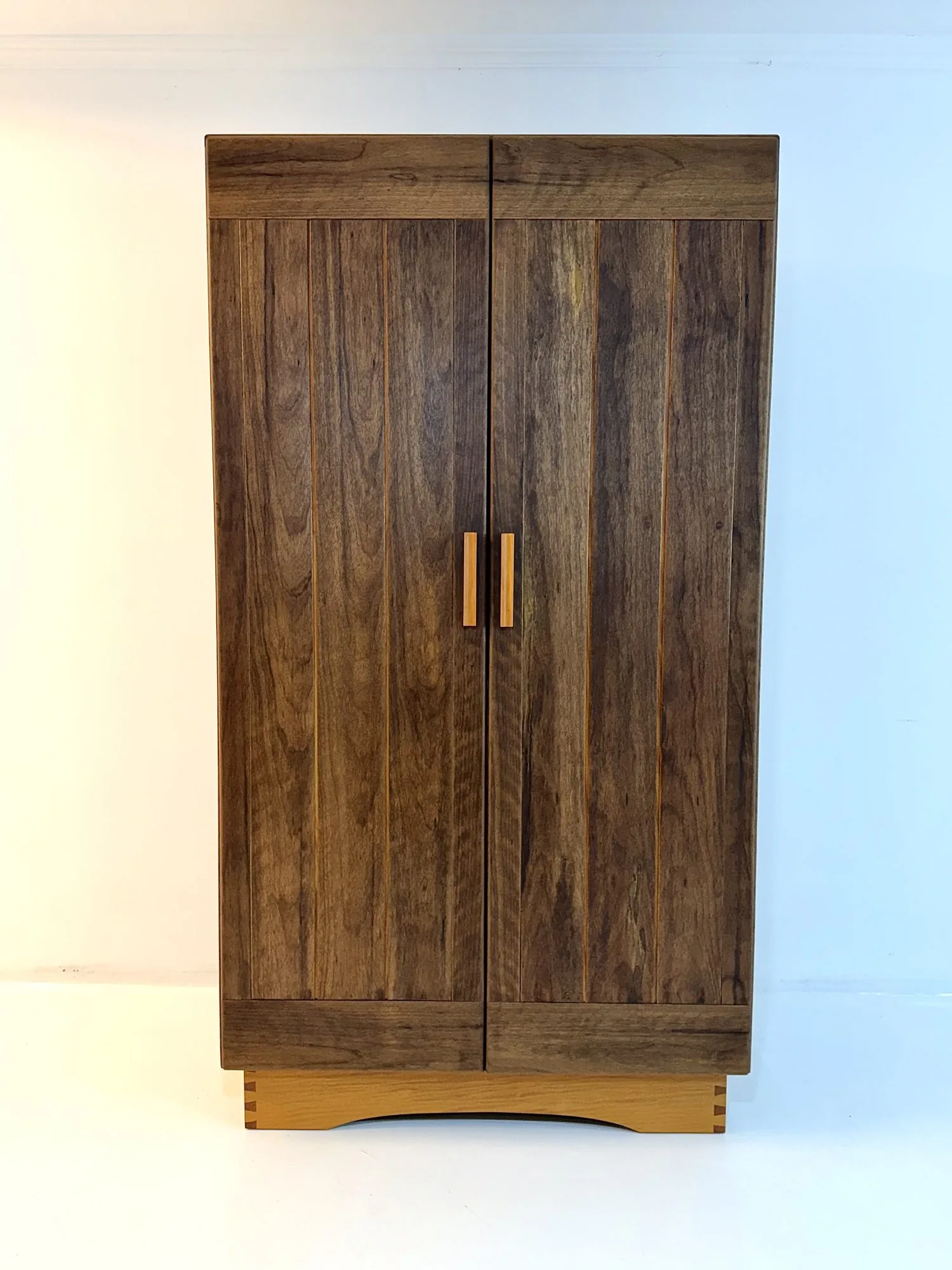 Monobloco, guarda-roupa em catuaba e peroba-mica